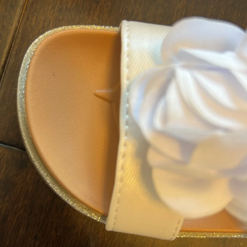 NWT Cat and Jack Toddler Girls White Violetta Flower Sandals!